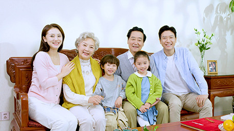 4k幸福一家人祖孙三代欢乐微笑实拍