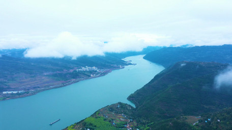 4K航拍万里长江云雾森林视频素材