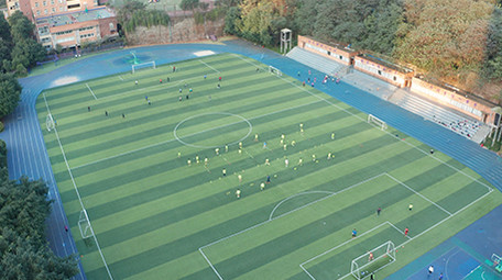 航拍校园操场学生踢球运动