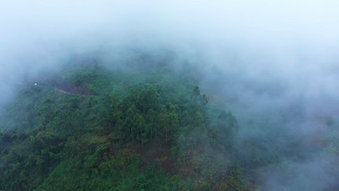 4K航拍迷雾大山<strong>乡村</strong>公路农村森林视频素材
