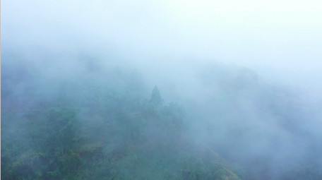 4K航拍迷雾大山<strong>乡村</strong>公路农村森林视频素材