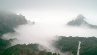 航拍安徽黄山云雾缭绕的山峰