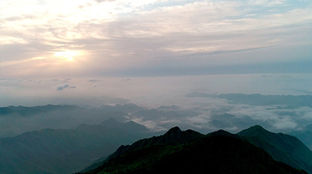 航拍浙江山区高山云海日出