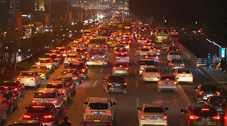 城市晚高峰车辆拥堵堵车实拍