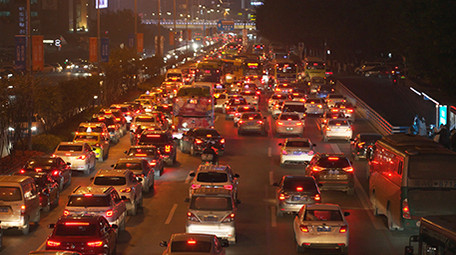 城市晚高峰车辆拥堵堵车实拍