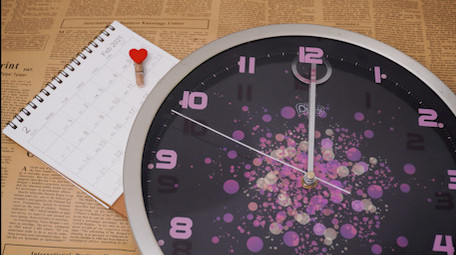 时钟闹钟日子特写