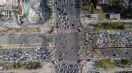 航拍广东东莞大道交通