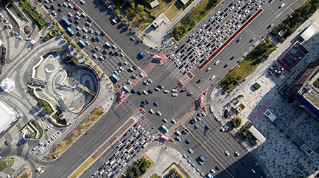 航拍广东东莞大道交通