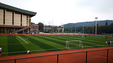 运动场踢足球运动延时摄影