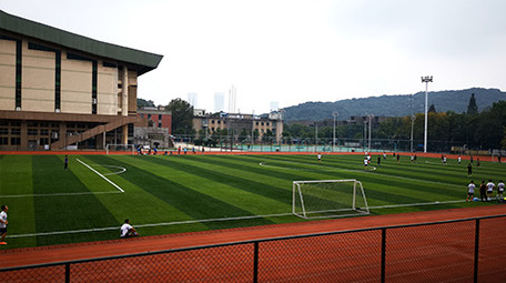 运动场踢足球运动延时摄影