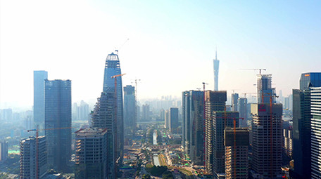 4K航拍广州晴朗天空下的城市风光视频素材