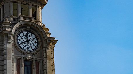 4k上海历史博物馆时钟运转空境延时摄影