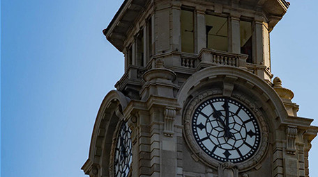 4k上海历史博物馆时钟运转空境延时摄影