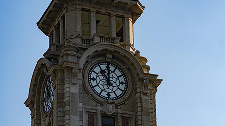 4k上海历史博物馆时钟运转空境延时摄影