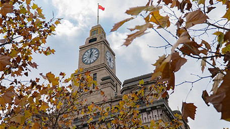 4k上海外滩地标海关大楼洋楼时钟延时摄影