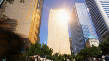 4K实拍广州地标建筑市长大厦前车流延时