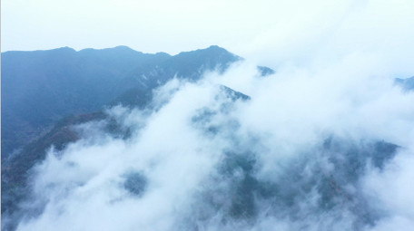 4K航拍宏伟大气云雾缭绕原始森林气候变化