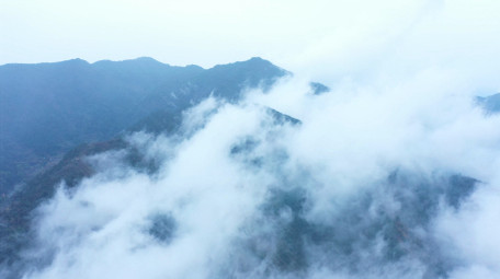 4K航拍宏伟大气云雾缭绕原始森林气候变化