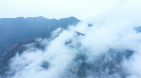 4K航拍宏伟大气云雾缭绕原始森林气候变化