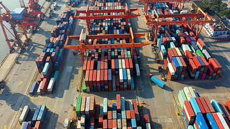 4k航拍码头集装箱物流运输