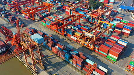 4k航拍码头集装箱物流运输