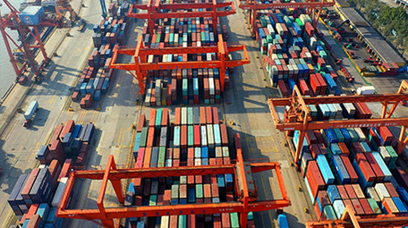 4k航拍码头集装箱物流运输