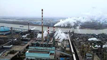 4K航拍化工企业烟囱污染排放化工工业行业