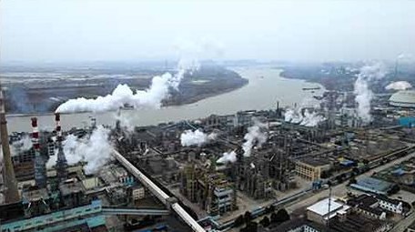 4K航拍化工企业烟囱污染排放化工工业行业