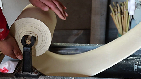 实拍街头巷尾家庭作坊制作挂面