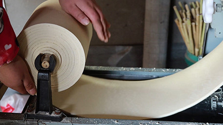 实拍街头巷尾家庭作坊制作挂面