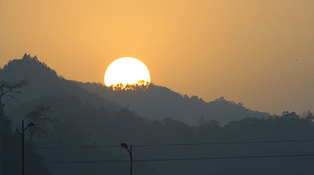 延时摄影群山日出特写