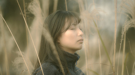 4K实拍伤感惆怅美女视频素材