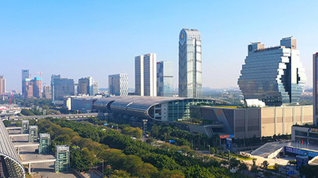 4K航拍广州春天蓝天城市风光视频素材