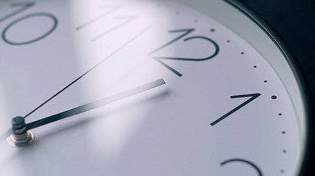 4K实拍转动的时钟特写视频素材