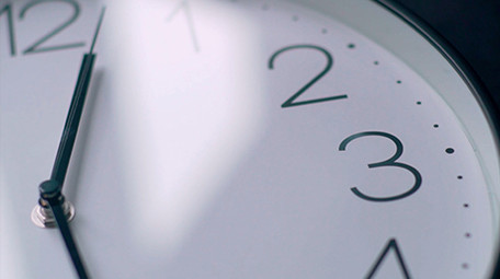 4K实拍转动的时钟特写视频素材