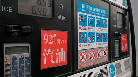 行业职业加油站汽车加油加油操作流程安全