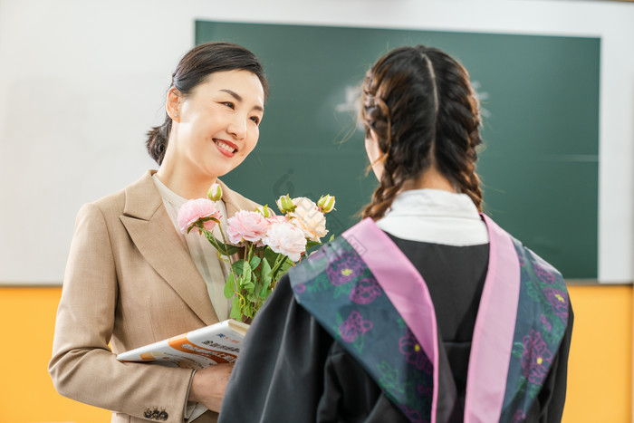 校园生活教师节老师收到花