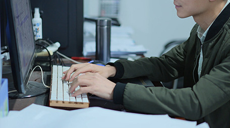 4k普通职员工作日常办公打字忙碌实拍