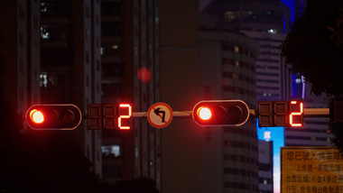 深圳夜晚城市马路街道交通车流人流