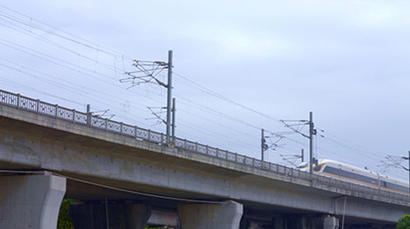 4k航拍行驶中的高铁交通运输视频素材