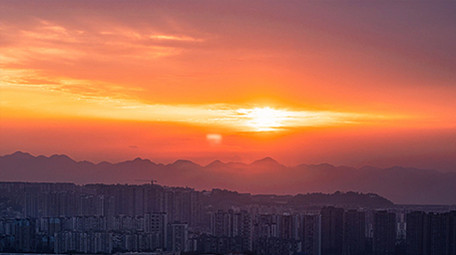 4k城市清晨黎明日出阳光云层延时