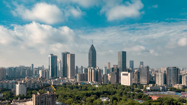 武汉金融中心雨后云卷云舒实拍视频