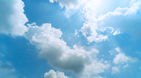 4k阳光透过云层蓝天白云自然空镜延时