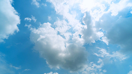 4k阳光透过云层蓝天白云自然空镜延时