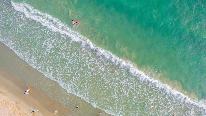海南的三亚海边沙滩度假圣地摄影图片