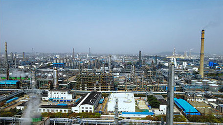 4K航拍化工行业化工生产化工厂排污