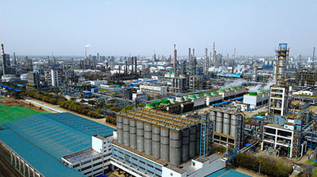 4K航拍化工行业化工生产化工厂排污