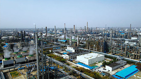 4K航拍化工行业化工生产化工厂排污