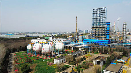 4K航拍化工行业职业化工生产化工设备