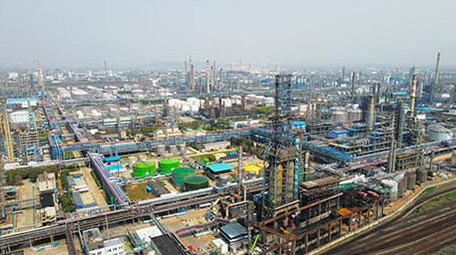 4K航拍化工行业职业化工生产化工设备